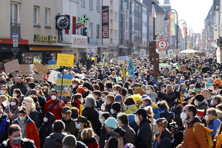 Friedensdemo am Rosenmontag in Köln