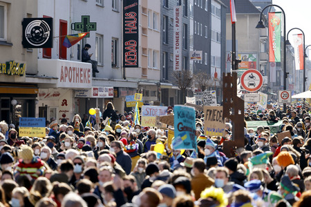 Friedensdemo am Rosenmontag in Köln
