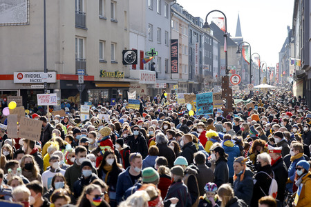 Friedensdemo am Rosenmontag in Köln