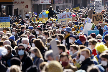 Friedensdemo am Rosenmontag in Köln