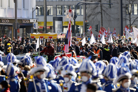 Friedensdemo am Rosenmontag in Köln