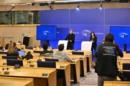 Presskonferenz der Fraktion GUE/NGL im EU-Parlament in Brüssel