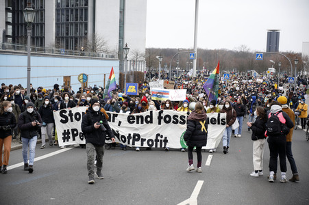 Fridays for Future Demo gegen den Krieg in der Ukraine in Berlin