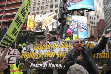 Demonstration gegen ein NATO-Engagement in Europa in New York