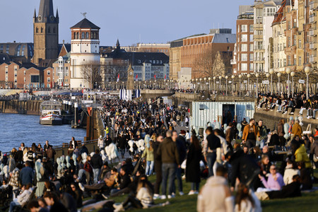 Die Rheinuferpromenade in Düsseldorf.