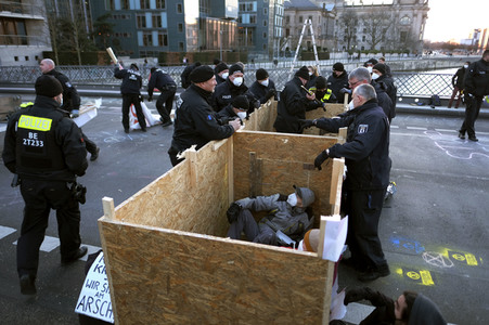 Straßenblockade von Klimaaktivisten in Berlin