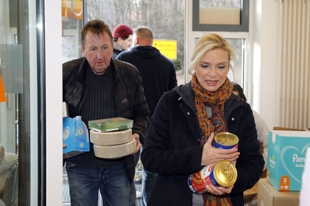 Uta Bresan bei Hilfsaktion für Ukraine-Flüchtlinge in Schirgiswalde