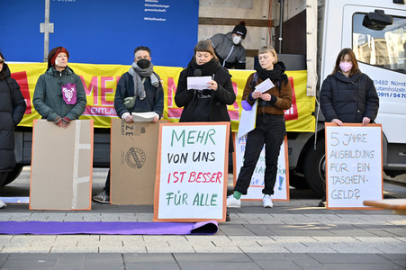 Kita Warnstreik am Weltfrauentag in Nürnberg