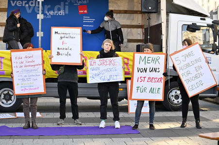 Kita Warnstreik am Weltfrauentag in Nürnberg