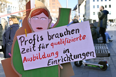 Kita Warnstreik am Weltfrauentag in Nürnberg