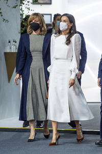 Königin Letizia besucht die 75. Mercedes-Benz Fashion Week Madrid