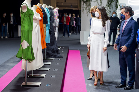 Königin Letizia besucht die 75. Mercedes-Benz Fashion Week Madrid