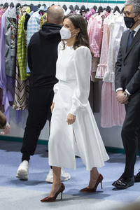 Königin Letizia besucht die 75. Mercedes-Benz Fashion Week Madrid