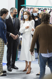Königin Letizia besucht die 75. Mercedes-Benz Fashion Week Madrid