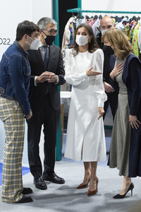 Königin Letizia besucht die 75. Mercedes-Benz Fashion Week Madrid