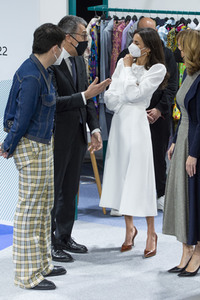 Königin Letizia besucht die 75. Mercedes-Benz Fashion Week Madrid
