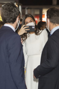 Königin Letizia besucht die 75. Mercedes-Benz Fashion Week Madrid