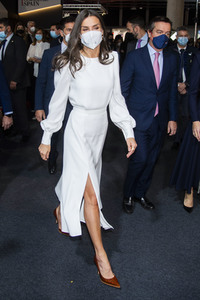 Königin Letizia besucht die 75. Mercedes-Benz Fashion Week Madrid