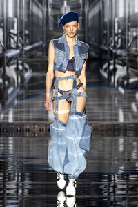 Andres Sarda Fashion Show auf der 75. Mercedes-Benz Fashion Week Madrid