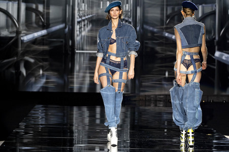 Andres Sarda Fashion Show auf der 75. Mercedes-Benz Fashion Week Madrid