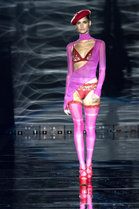 Andres Sarda Fashion Show auf der 75. Mercedes-Benz Fashion Week Madrid