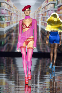 Andres Sarda Fashion Show auf der 75. Mercedes-Benz Fashion Week Madrid