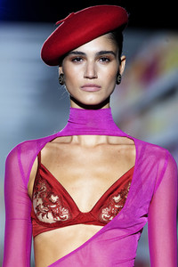 Andres Sarda Fashion Show auf der 75. Mercedes-Benz Fashion Week Madrid