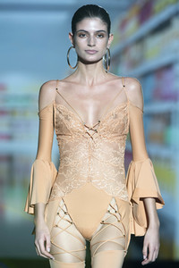 Andres Sarda Fashion Show auf der 75. Mercedes-Benz Fashion Week Madrid