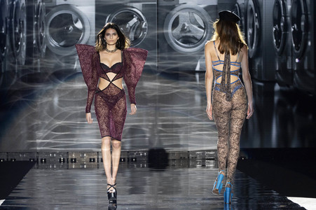 Andres Sarda Fashion Show auf der 75. Mercedes-Benz Fashion Week Madrid