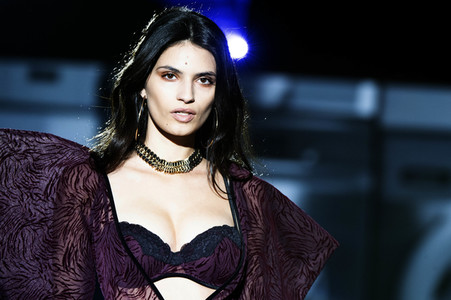 Andres Sarda Fashion Show auf der 75. Mercedes-Benz Fashion Week Madrid