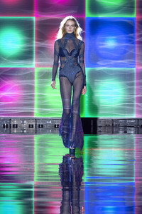 Andres Sarda Fashion Show auf der 75. Mercedes-Benz Fashion Week Madrid