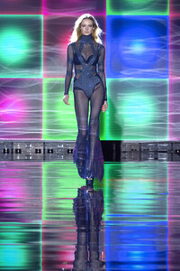 Andres Sarda Fashion Show auf der 75. Mercedes-Benz Fashion Week Madrid