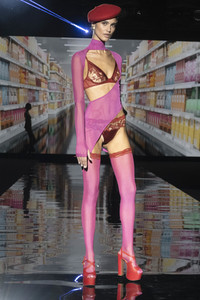 Andres Sarda Fashion Show auf der 75. Mercedes-Benz Fashion Week Madrid