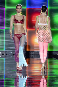Andres Sarda Fashion Show auf der 75. Mercedes-Benz Fashion Week Madrid