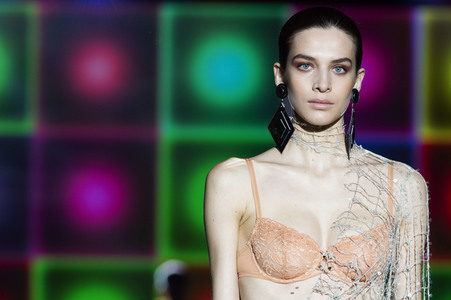 Andres Sarda Fashion Show auf der 75. Mercedes-Benz Fashion Week Madrid