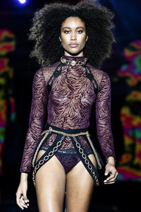 Andres Sarda Fashion Show auf der 75. Mercedes-Benz Fashion Week Madrid