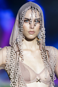 Andres Sarda Fashion Show auf der 75. Mercedes-Benz Fashion Week Madrid