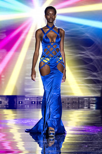 Andres Sarda Fashion Show auf der 75. Mercedes-Benz Fashion Week Madrid