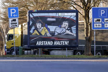 Symbolfoto Autobahnplakate