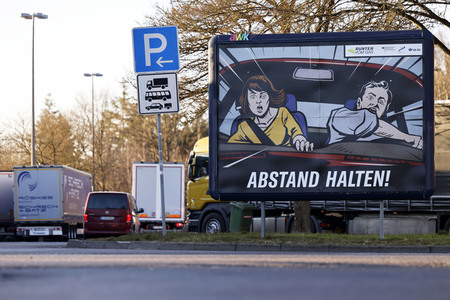 Symbolfoto Autobahnplakate