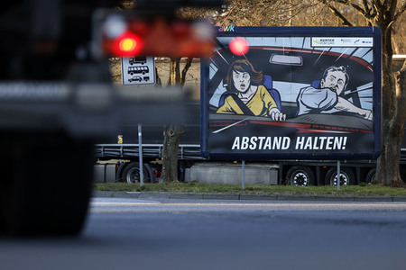 Symbolfoto Autobahnplakate