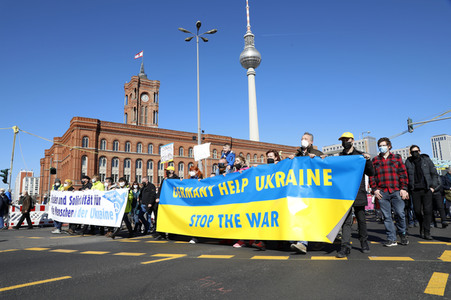 Großdemonstration gegen den Krieg in der Ukraine in Berlin