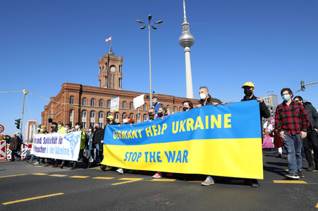 Großdemonstration gegen den Krieg in der Ukraine in Berlin