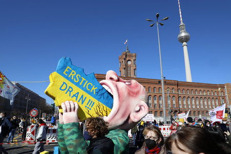 Großdemonstration gegen den Krieg in der Ukraine in Berlin