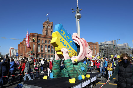 Großdemonstration gegen den Krieg in der Ukraine in Berlin