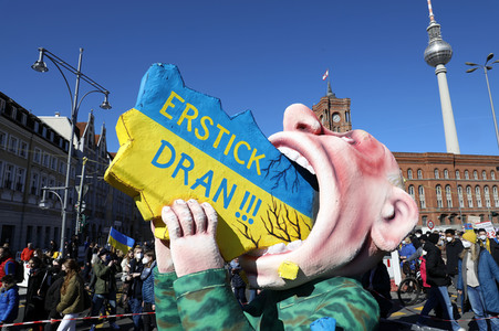 Großdemonstration gegen den Krieg in der Ukraine in Berlin