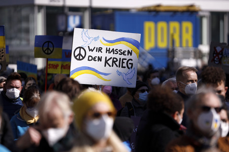 Großdemonstration gegen den Krieg in der Ukraine in Berlin
