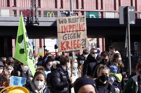 Großdemonstration gegen den Krieg in der Ukraine in Berlin