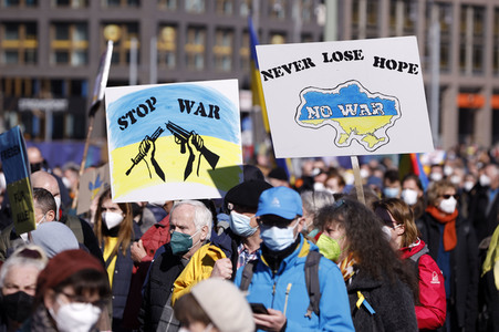 Großdemonstration gegen den Krieg in der Ukraine in Berlin