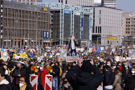 Großdemonstration gegen den Krieg in der Ukraine in Berlin
